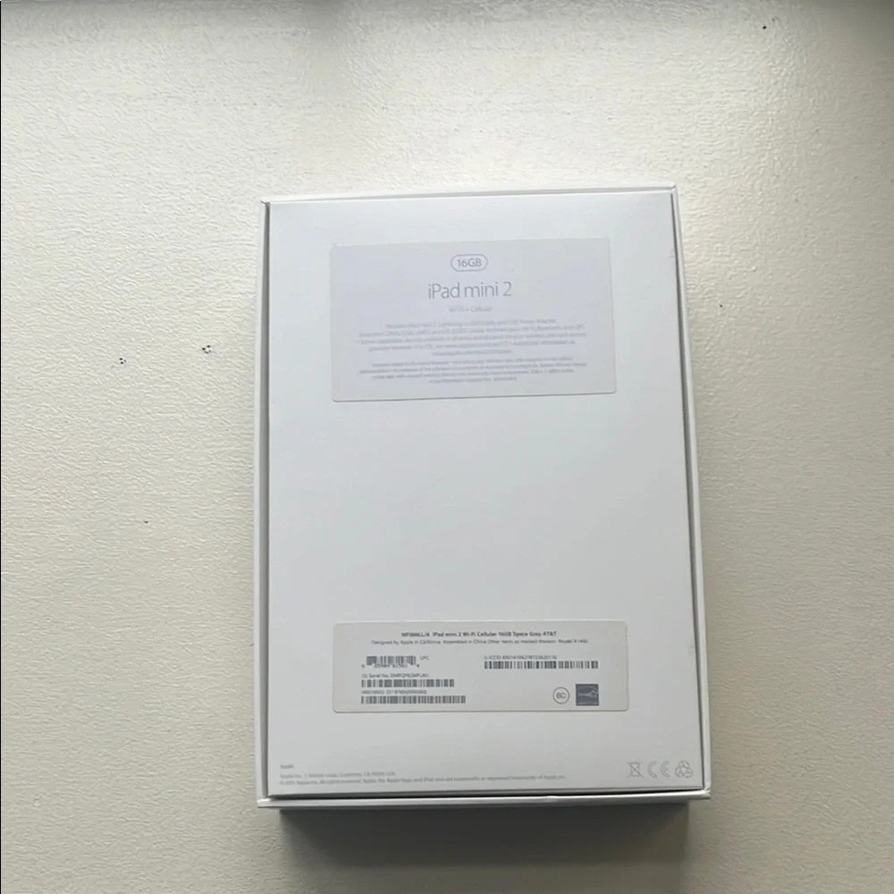 Empty iPad mini 2 box
